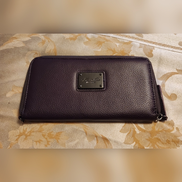 KENNETH COLE PURPLE GENUINE LEATHER ID BILL CARD ZIP AROUND WALLET CLUTCH - Picture 8 of 8